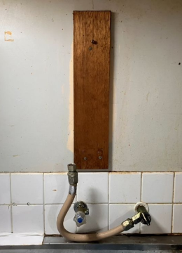 湯沸かし器を取り外した状態