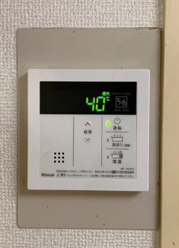 交換した新しい給湯器のキッチンリモコン